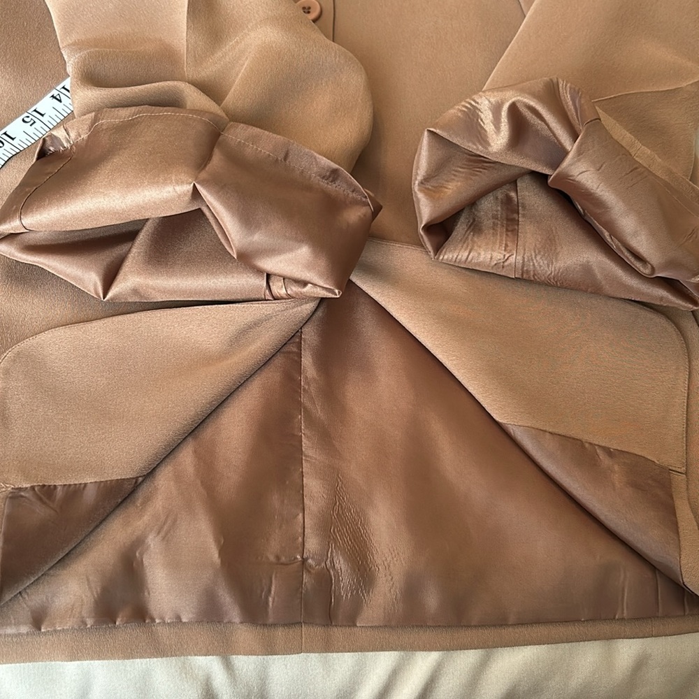 Suit - Picture 5 of 10